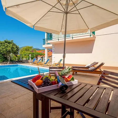 Nyaraló Four-bedroom In Kneze Pupnat