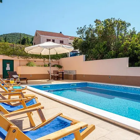 Four-bedroom In Kneze Nyaraló