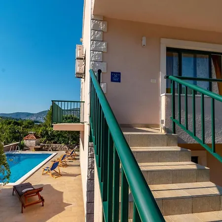 Four-bedroom In Kneze *
