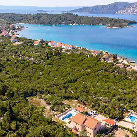 Four-bedroom In Kneze *