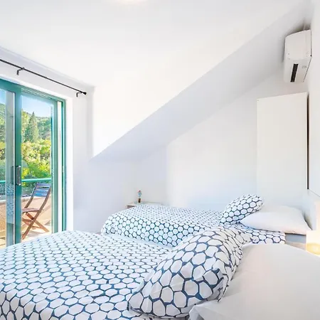 Four-bedroom In Kneze Nyaraló *