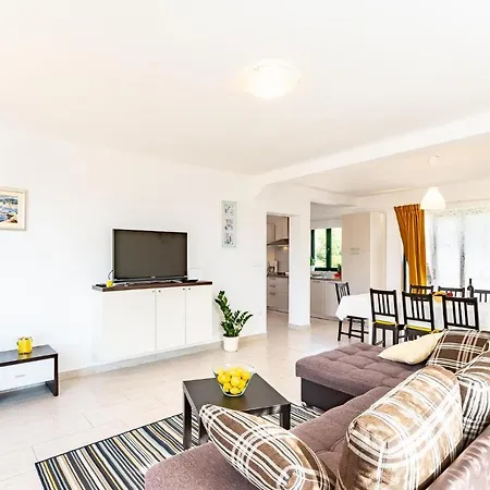 Nyaraló Four-bedroom In Kneze