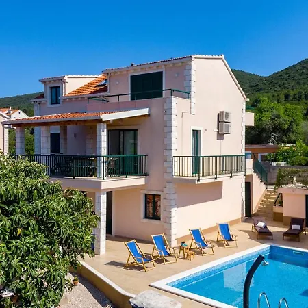 Four-bedroom In Kneze Nyaraló