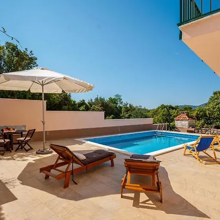 Four-bedroom In Kneze Nyaraló *