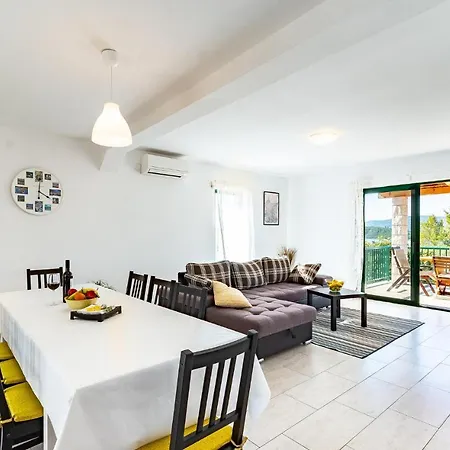Four-bedroom In Kneze Nyaraló *