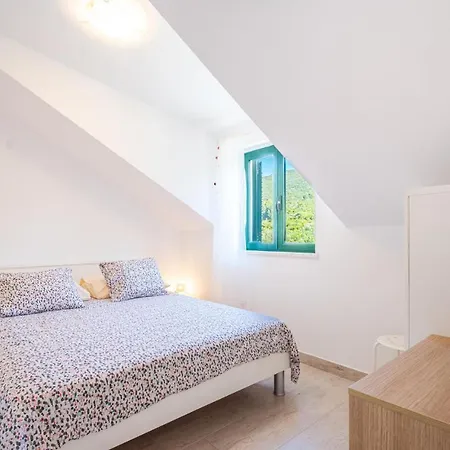 בית נופש Four-bedroom In Kneze Pupnat