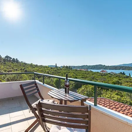 בית נופש Four-bedroom In Kneze Pupnat
