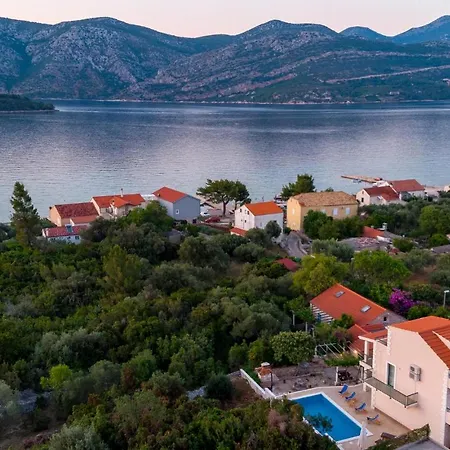 Four-bedroom In Kneze *