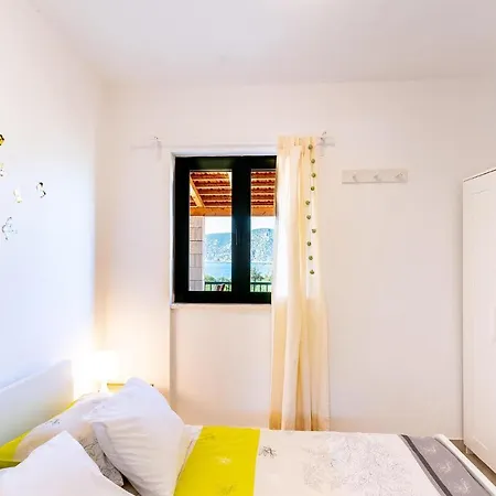 בית נופש Four-bedroom In Kneze Pupnat