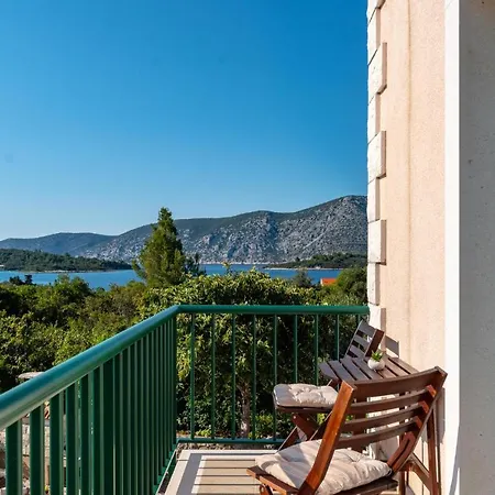 Four-bedroom In Kneze *