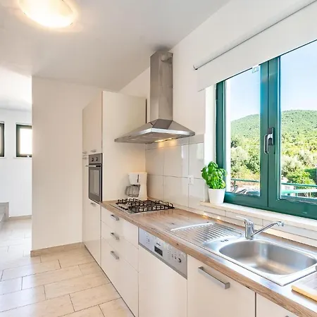 Four-bedroom In Kneze * Pupnat